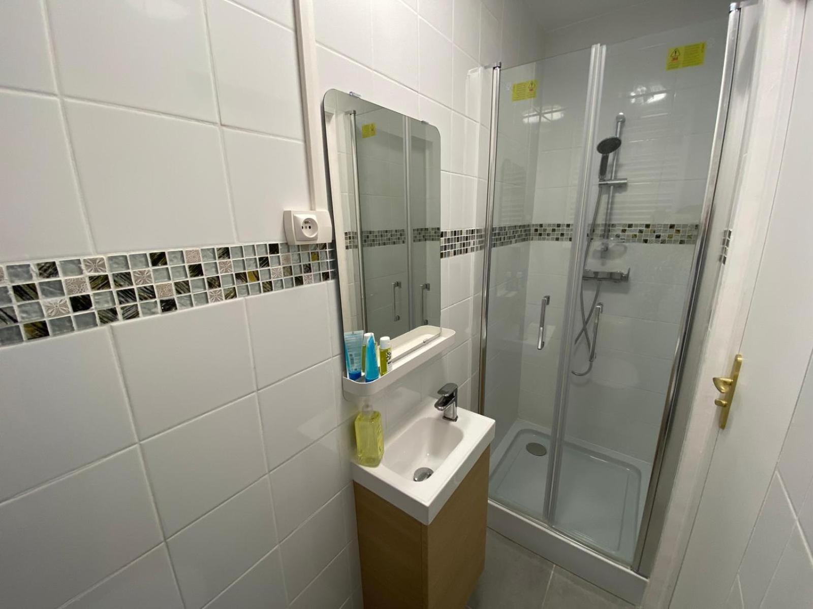 Chambre Tout Confort Hotel Limay Buitenkant foto
